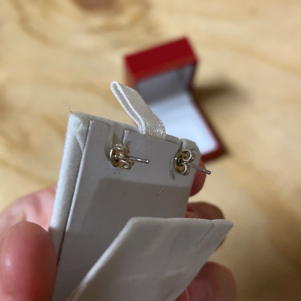 Dangle earrings. - Picture 3 of 3